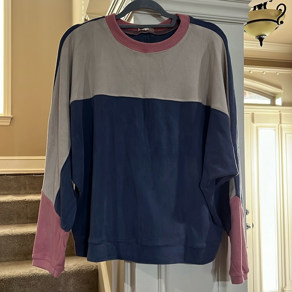 Easel women’s top, size medium